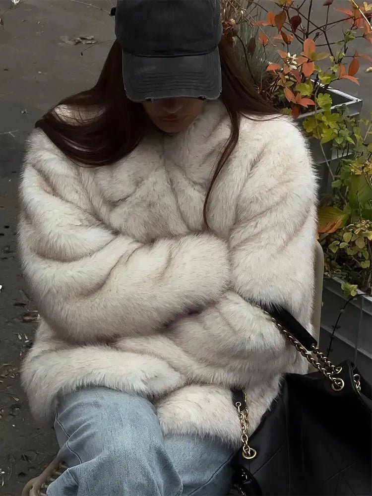 Oversized faux fur jacket for women with a cosy texture - J&B; - 7 - London-stylehouse.com