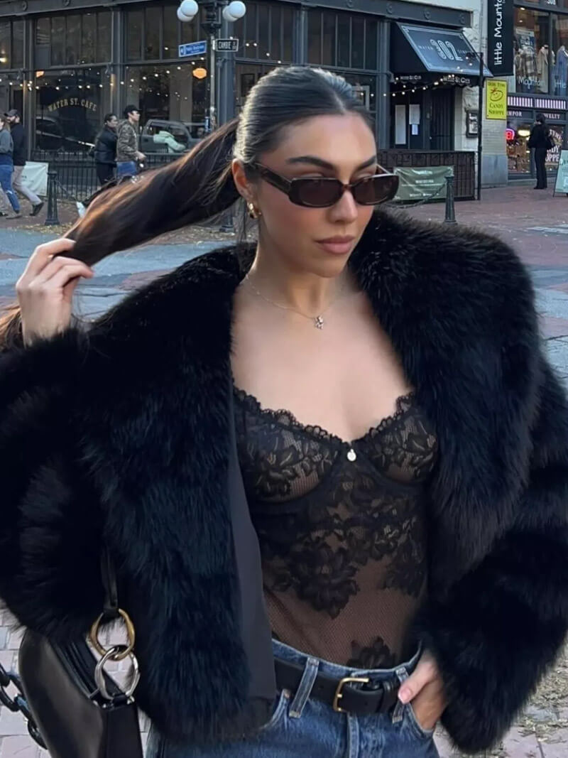 Women’s cropped faux fur jacket with an oversized collar - J&B; - 7 - London-stylehouse.com