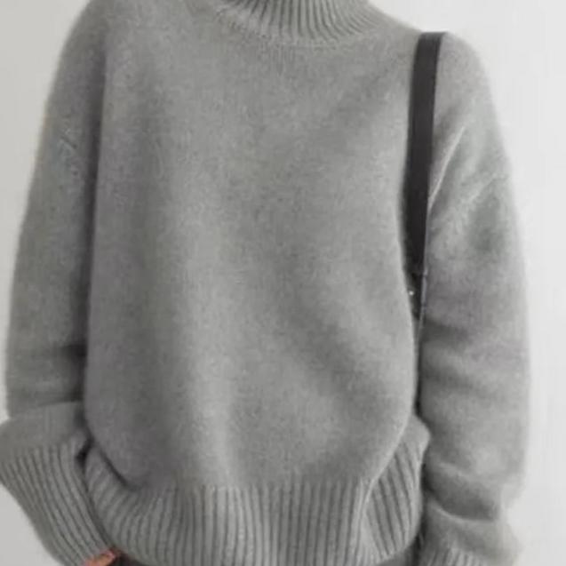 Luxurious oversized cashmere sweater for women with a chic roll neck – Soft and cosy - J&B - 9 - London-stylehouse.com