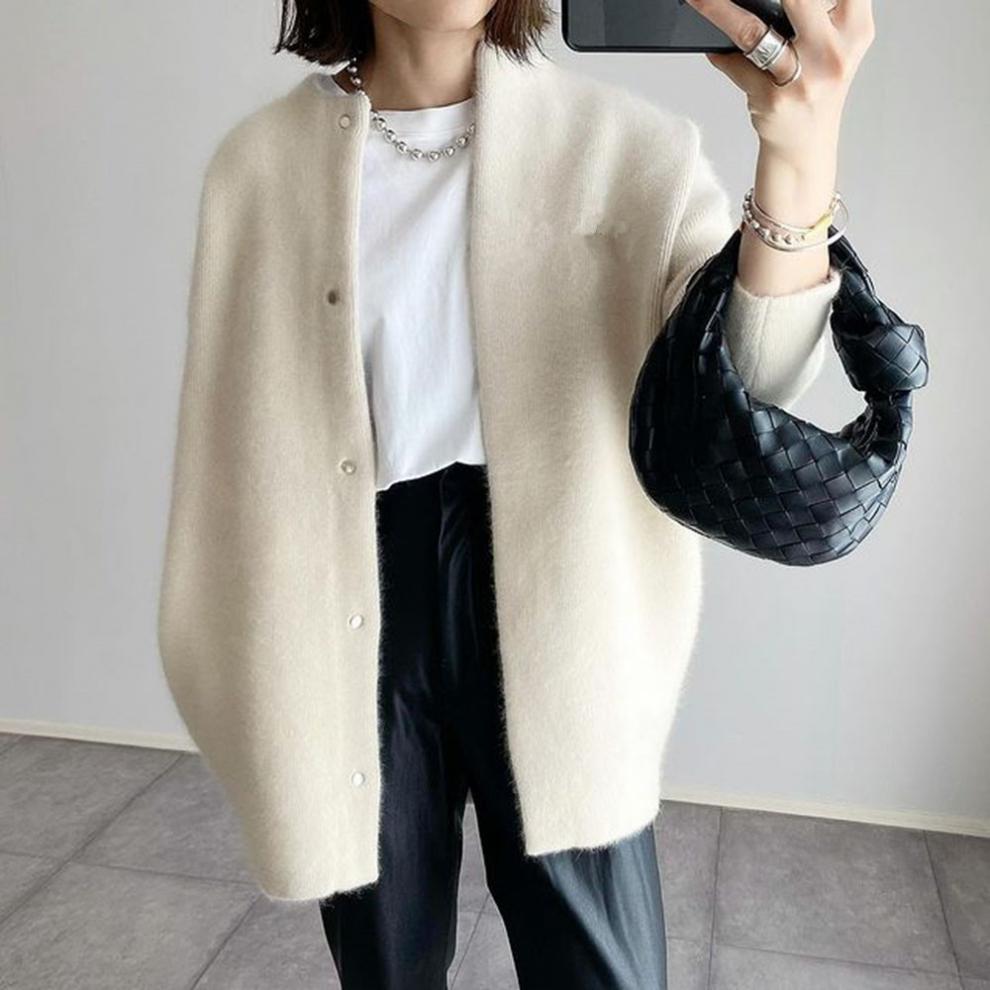 Chic Button-Down Women's Cardigan with Relaxed Fit - J&B - 4 - London-stylehouse.com