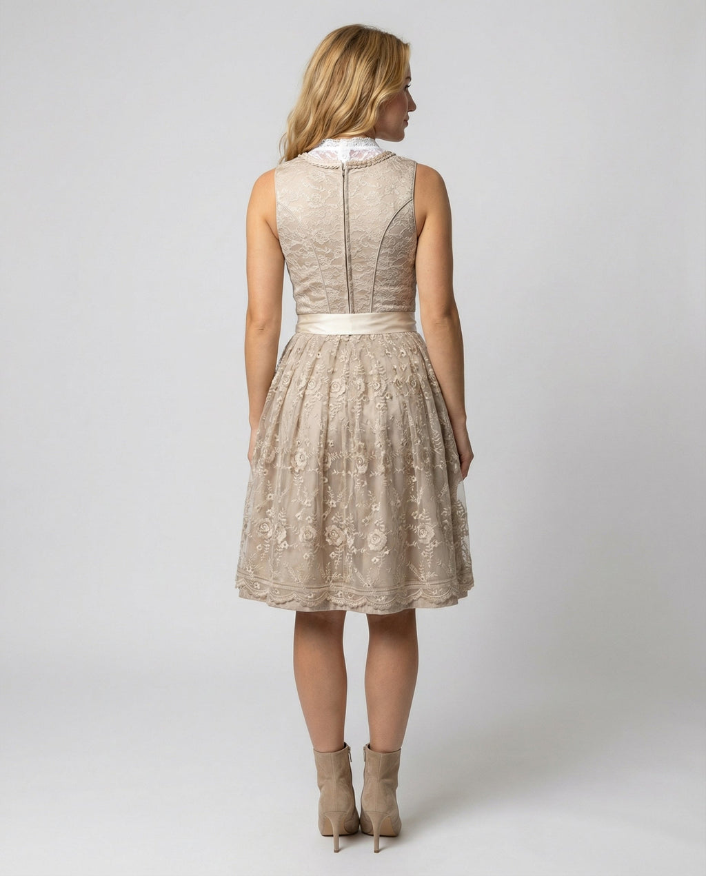 Women’s dirndl with lace sleeves and floral embroidery - J&B; - 3 - London-stylehouse.com