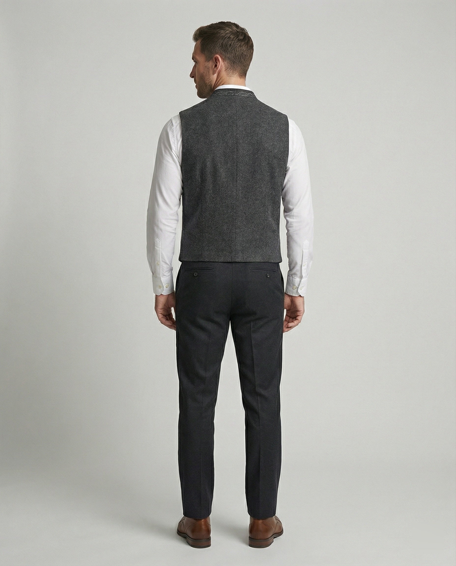 Traditional-style men’s waistcoat with a fitted cut - J&B; - 4 - London-stylehouse.com