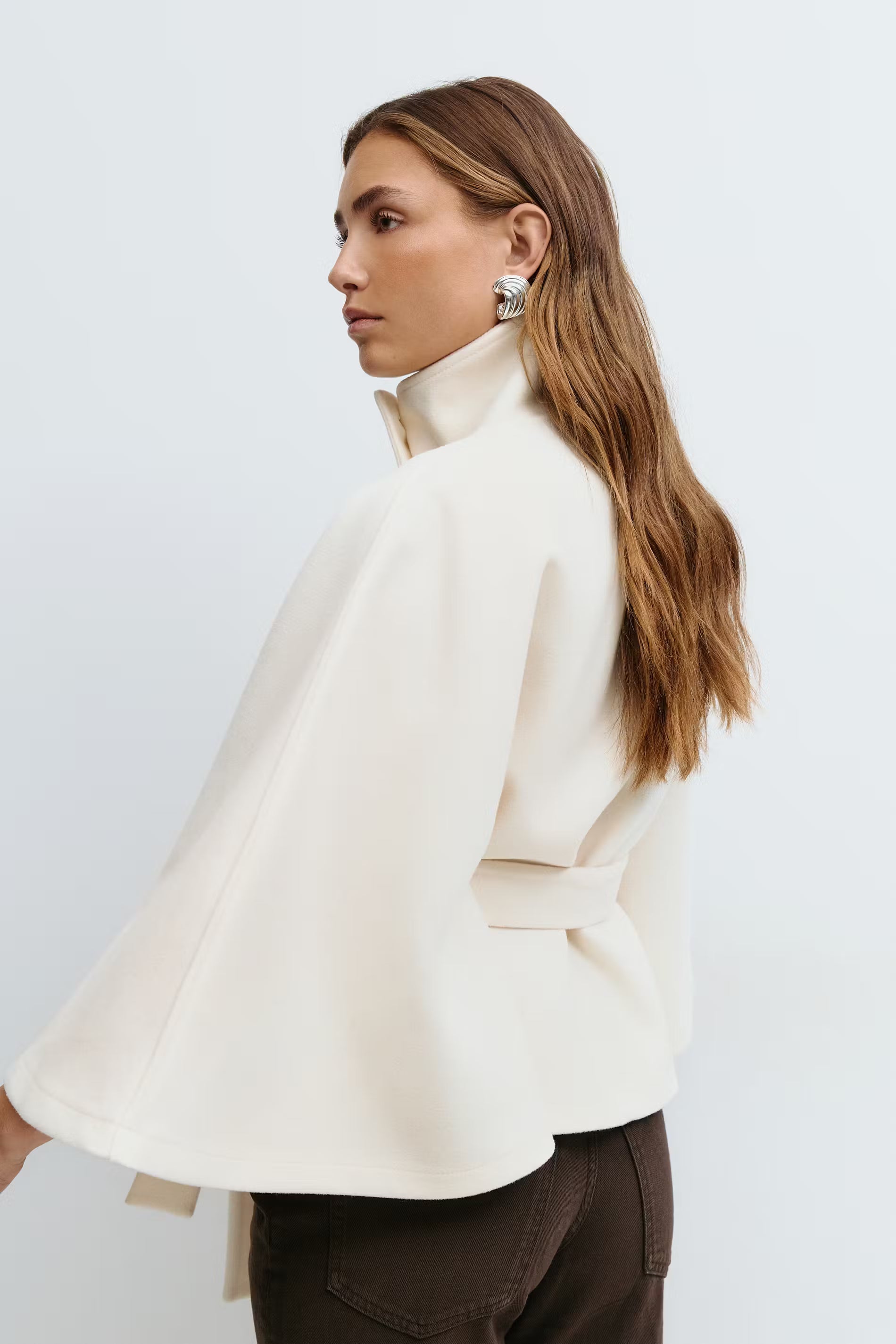 Women’s loose-fitting cape coat with a high collar and belt - J&B; - 3 - London-stylehouse.com