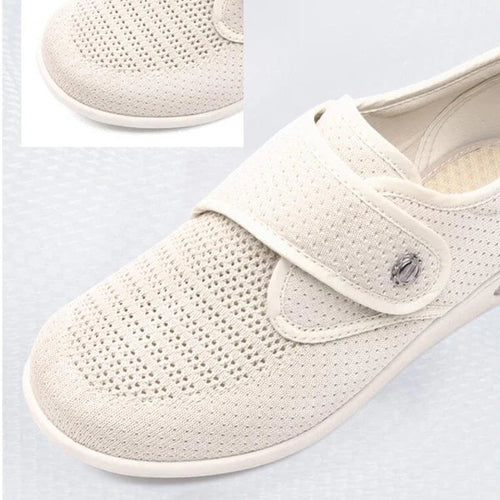 Bequeme Damen-Schuhe mit verstellbarem Klettverschluss - Extra breiter Schnitt & atmungsaktives Material - J&B - 1 - Annoboutique