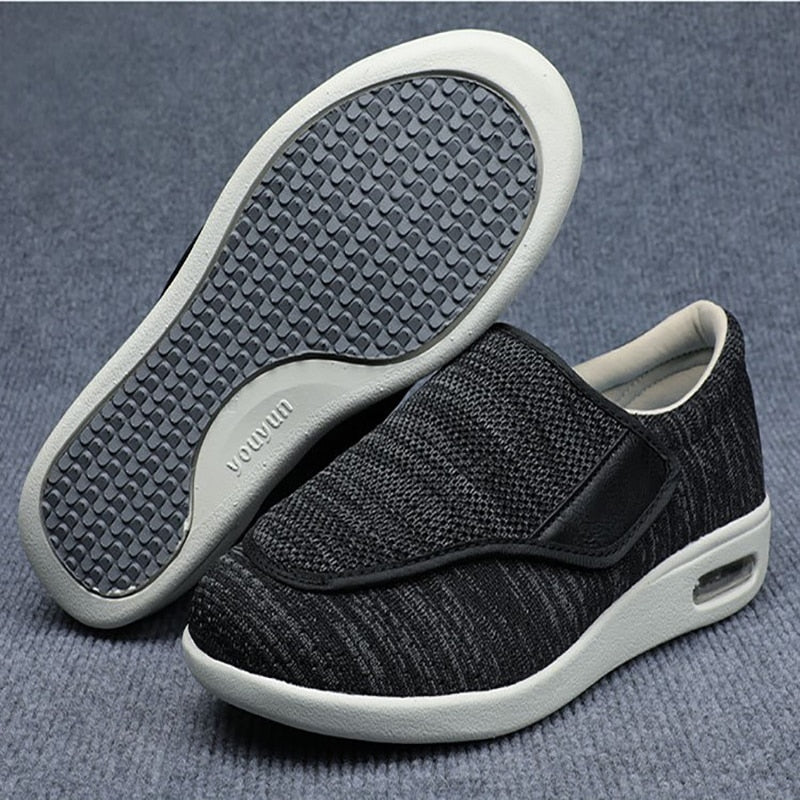Bequeme Herren Slipper für Diabetiker - Weite Passform & Verstellbarer Klettverschluss - J&B - 11 - Atelier-Zofia