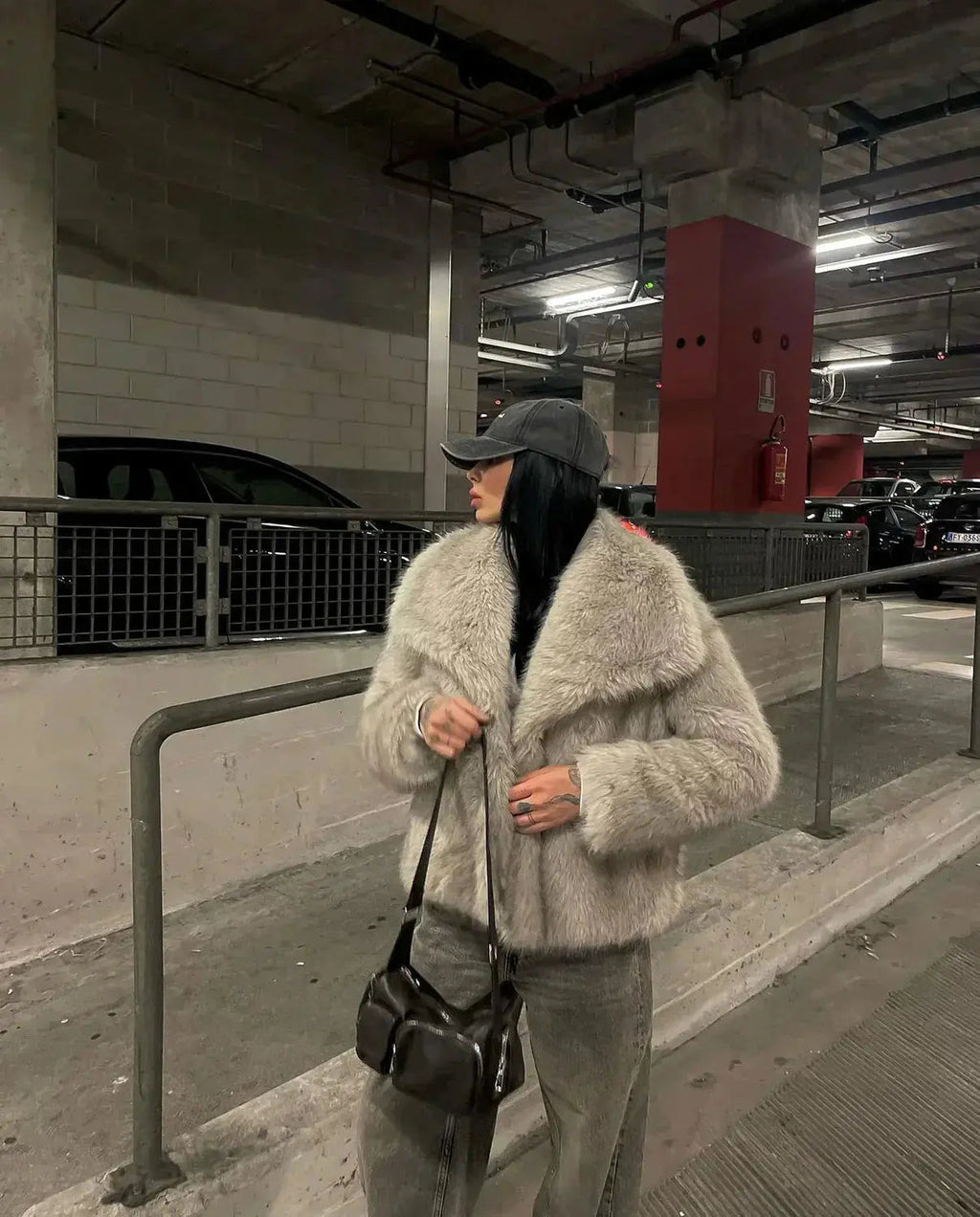 Faux Fur Jacket Women's Oversized Fit with Wide Collar | L&S - 4 - London-stylehouse.com