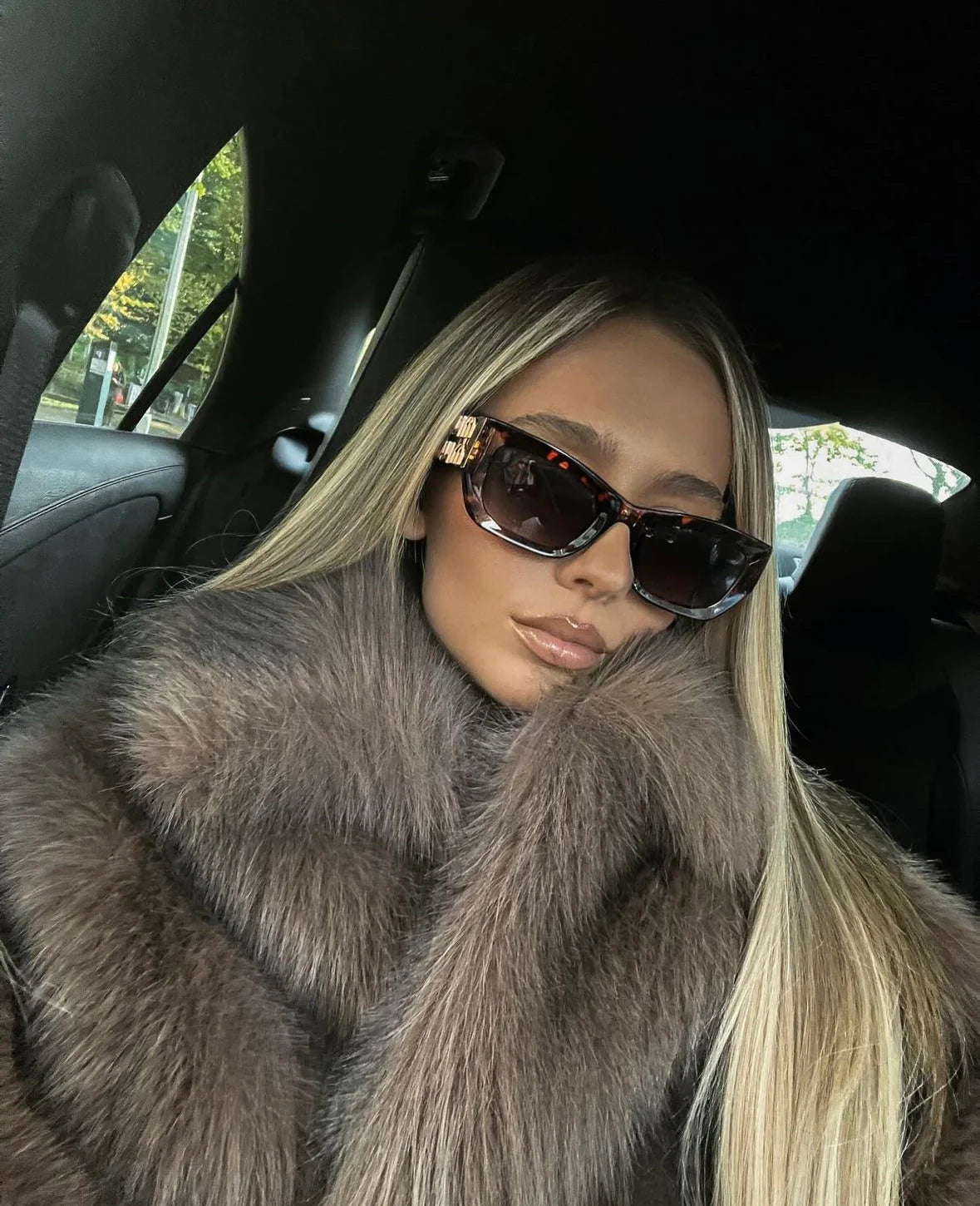 Faux Fur Coat Women's Oversized Design with Dramatic Sleeves | L&S - 4 - London-stylehouse.com