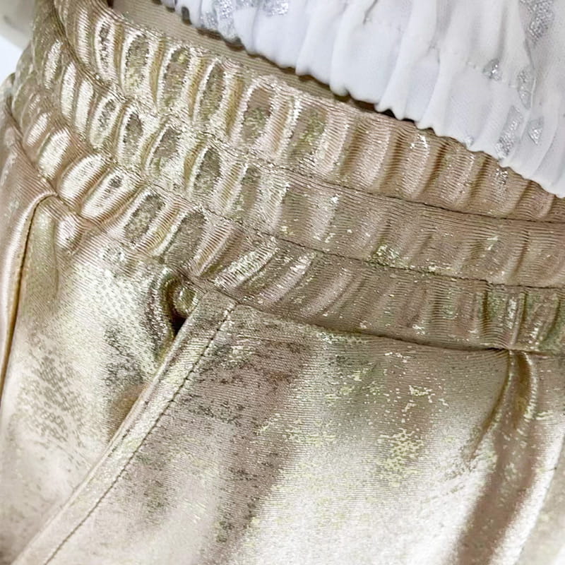 Outfit Women's V-Neck Top with Sequins and Shimmering Trousers | L&S - 5 - London-stylehouse.com
