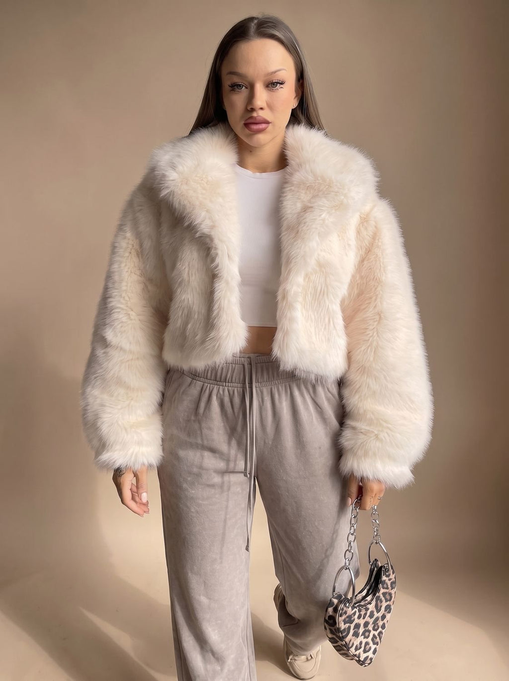 Faux Fur Coat Women's Cropped Style with Puffed Sleeves - 2 - London-stylehouse.com