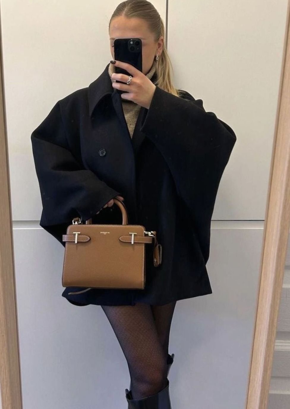 Women's Oversized Coat with Stylish Button Fastening - 14 - London-stylehouse.com