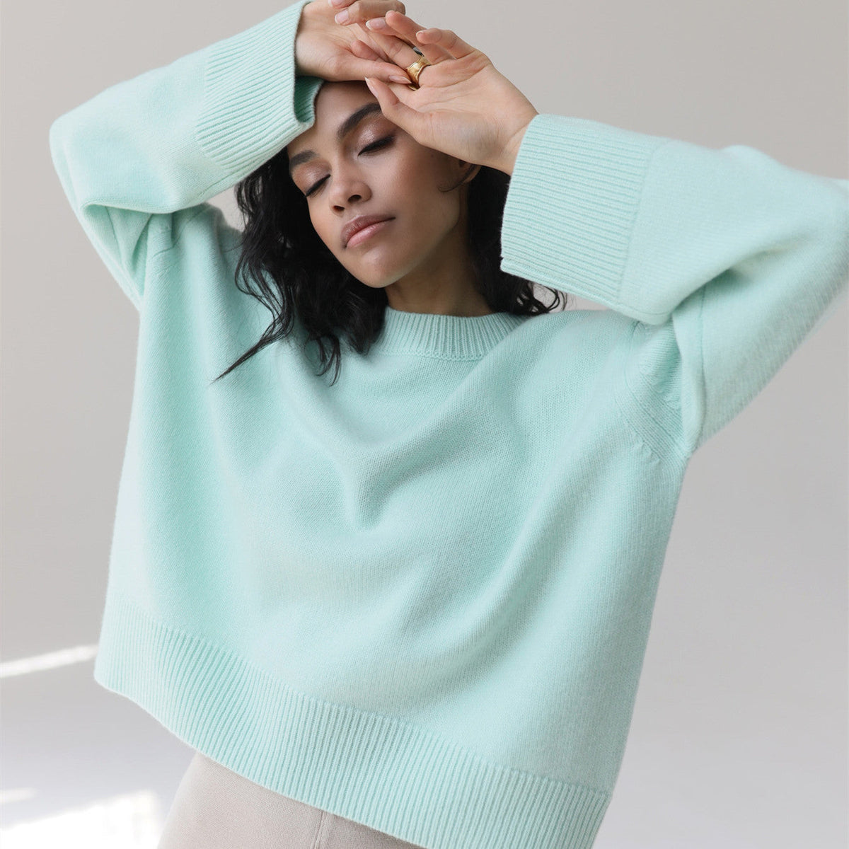 Oversized Women's Pullover Sweater with Round Neck - 4 - London-stylehouse.com