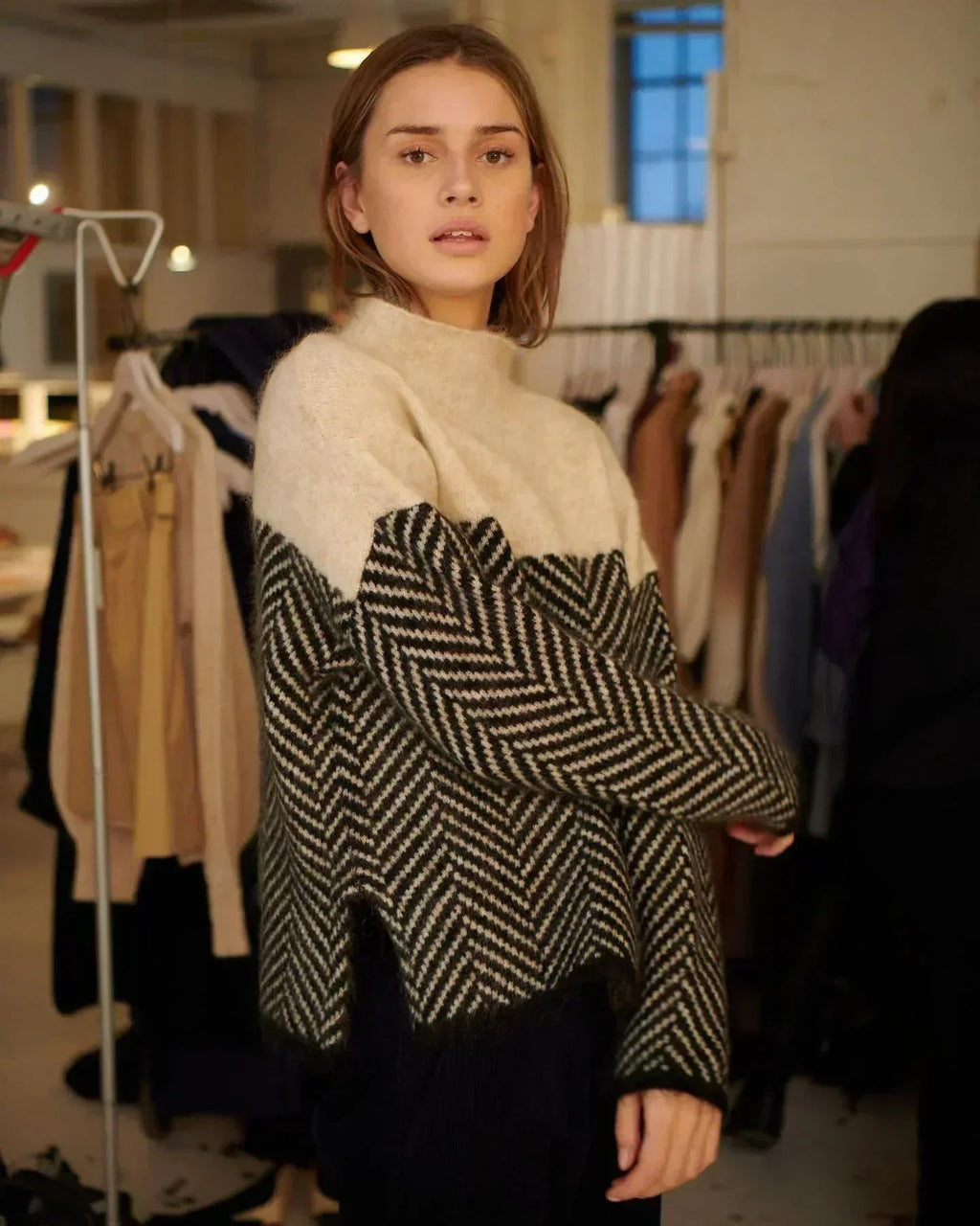 Women’s Pullover with Stand-Up Collar and Chevron Design - 4 - London-stylehouse.com