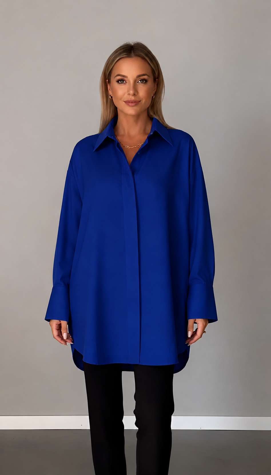 Lisa – Elegant oversized cotton shirt with classic collar for Women