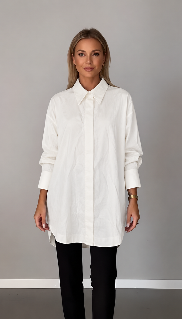 Lisa – Elegant oversized cotton shirt with classic collar for Women