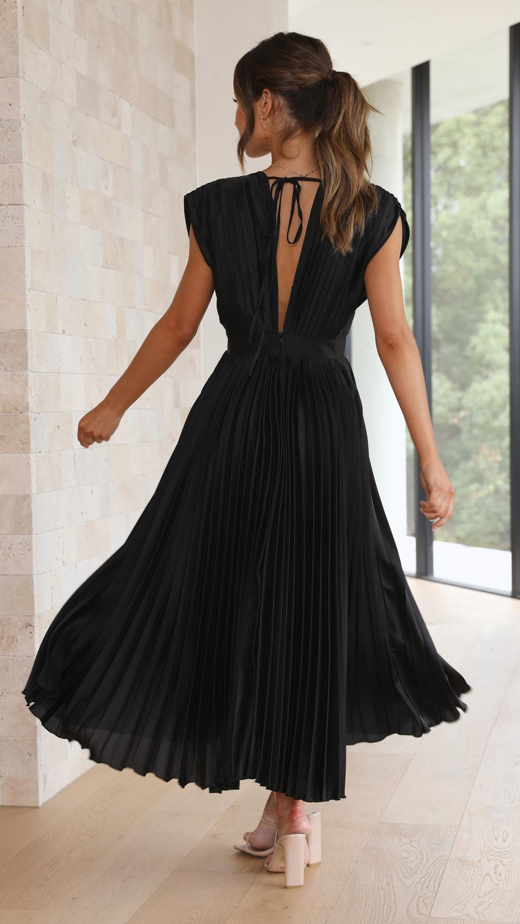Ella – Elegant Pleated Maxi Dress for Women - Image 19