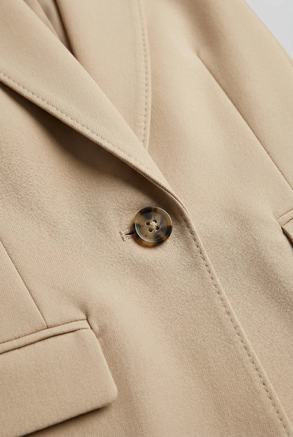 Women’s blazers with a fitted cut and an elegant single-button fastening - J&B; - 4 - London-stylehouse.com