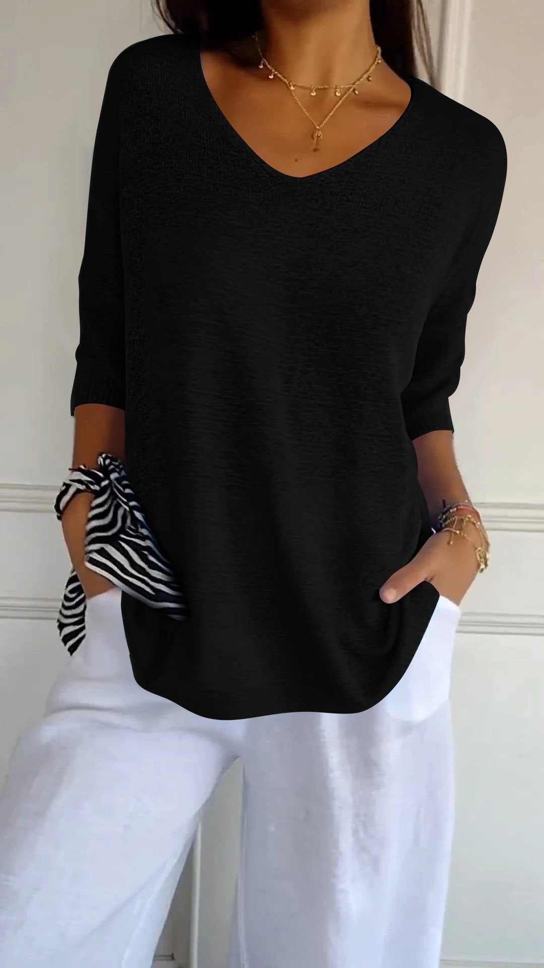Cornelia cosy V-neck jumper in black